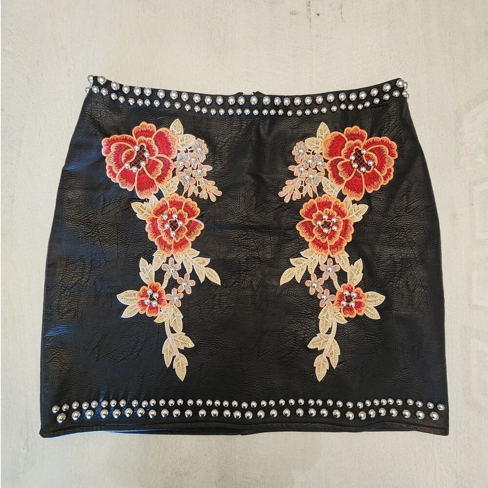 Saks Fifth Avenue Studded Faux Leather Embroidered Lined Skirt SZ Medium